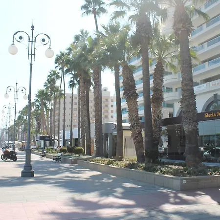 Mama Seaside Λάρνακα